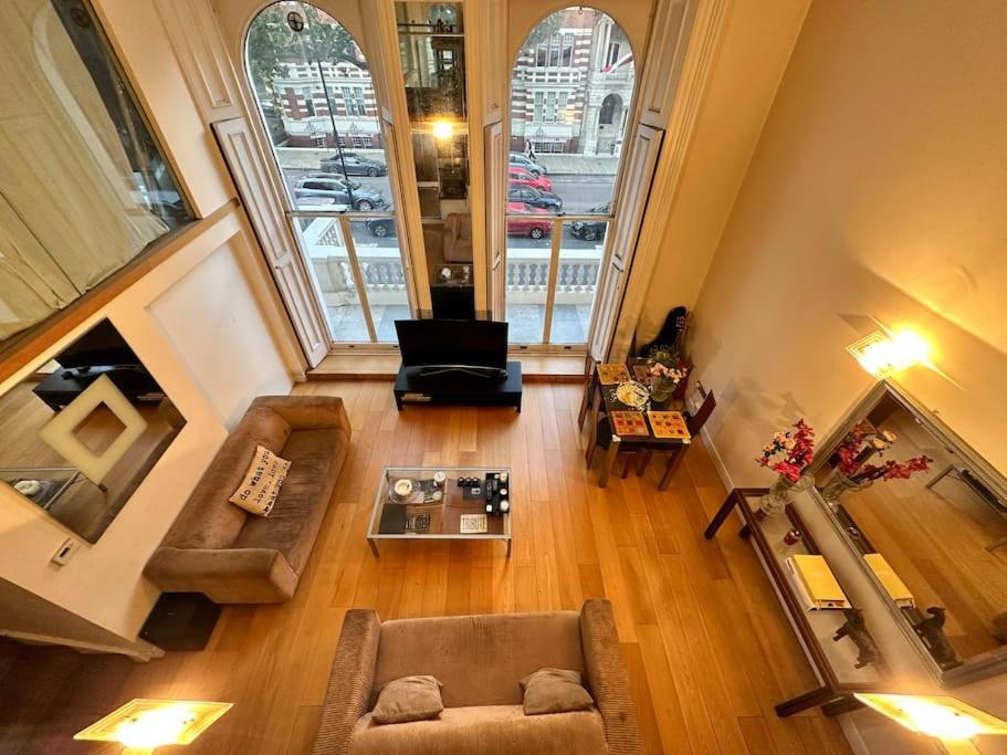Grade II Listed Balconied 3-Bed Mezzanine Kensington Flat
