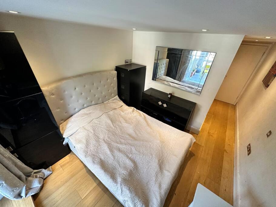 Grade II Listed Balconied 3-Bed Mezzanine Kensington Flat
