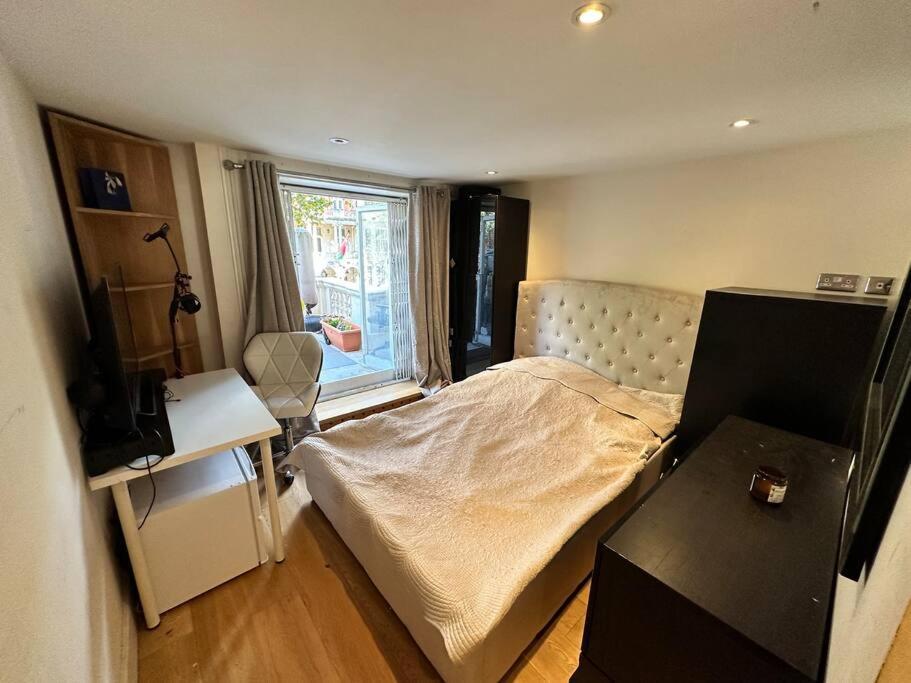 Grade II Listed Balconied 3-Bed Mezzanine Kensington Flat