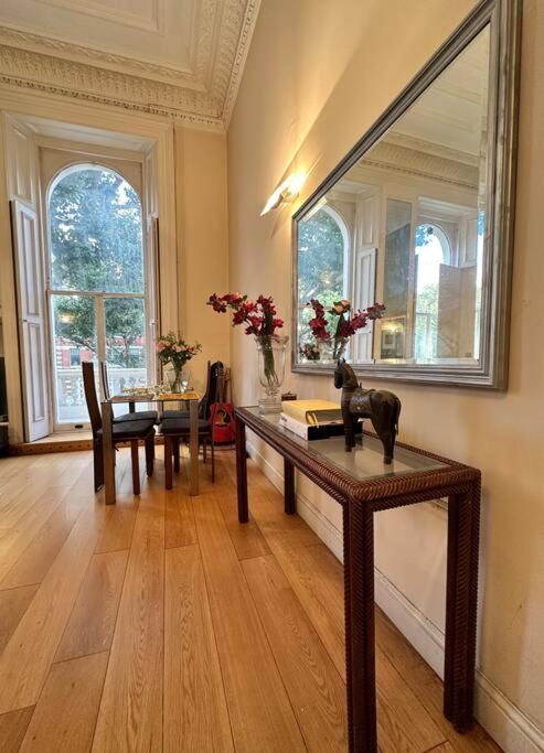 Grade II Listed Balconied 3-Bed Mezzanine Kensington Flat