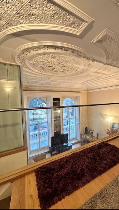 Grade II Listed Balconied 3-Bed Mezzanine Kensington Flat