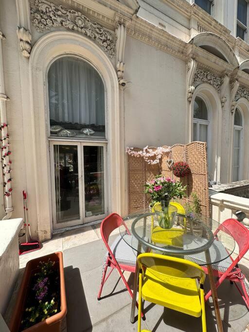 Grade II Listed Balconied 3-Bed Mezzanine Kensington Flat