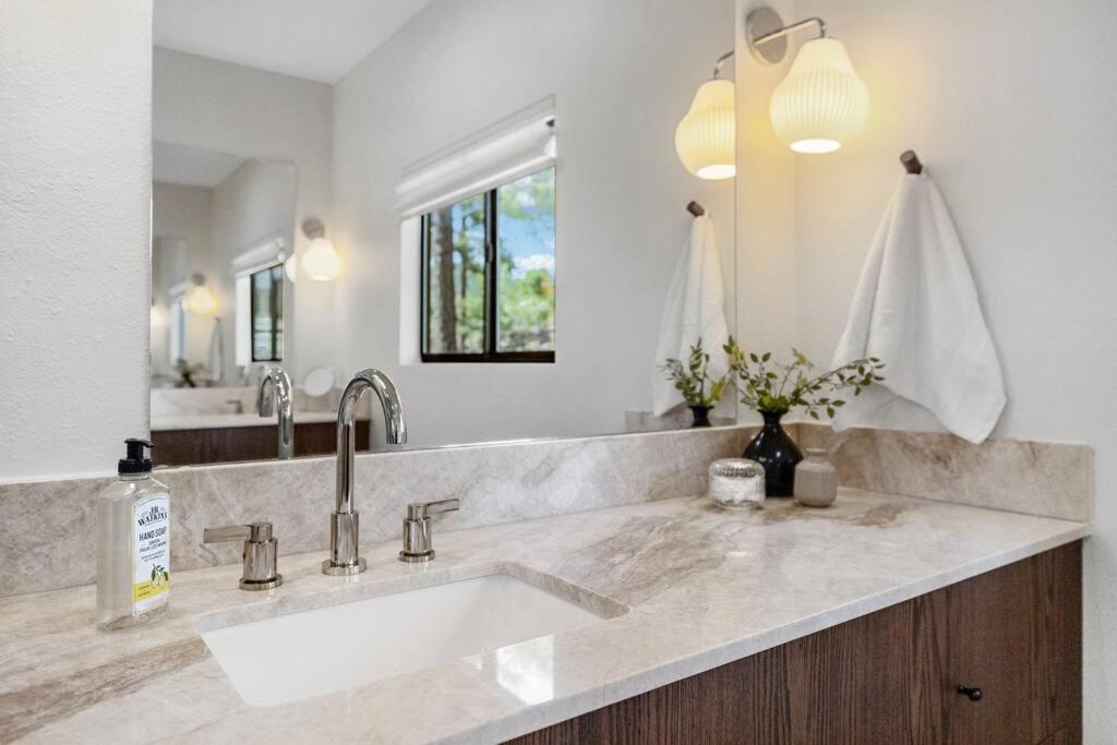 Lux Woodside Haven- A Prescott Retreat