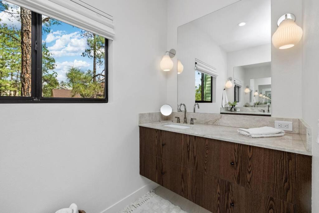Lux Woodside Haven- A Prescott Retreat