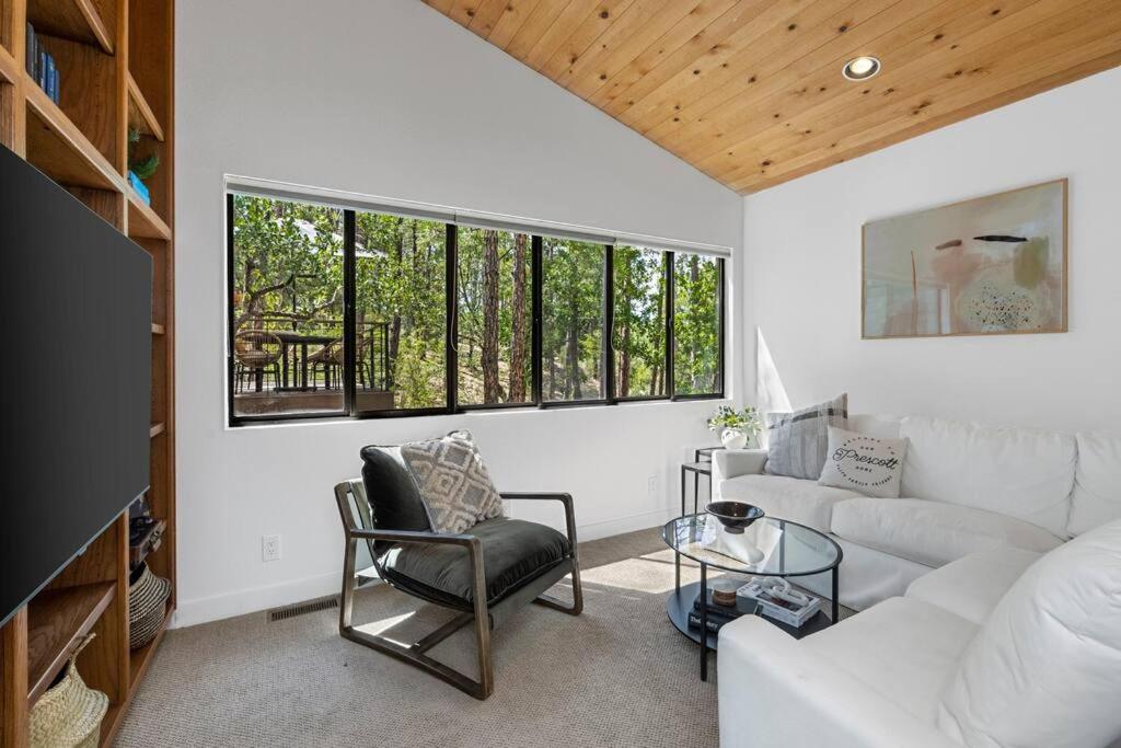 Lux Woodside Haven- A Prescott Retreat
