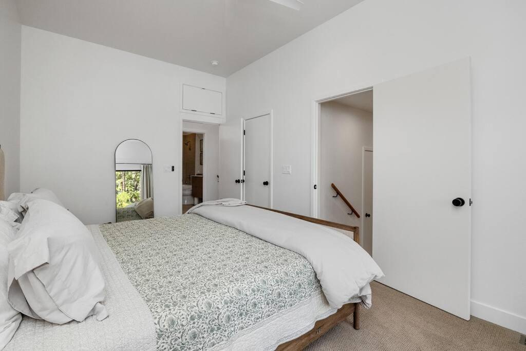 Lux Woodside Haven- A Prescott Retreat
