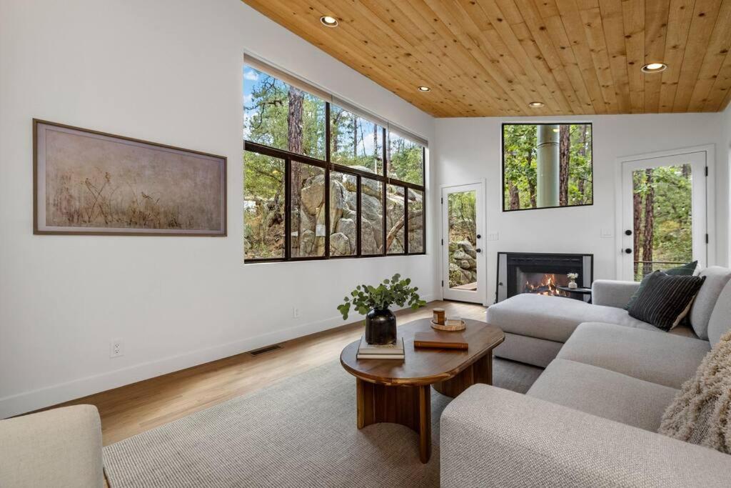 Lux Woodside Haven- A Prescott Retreat