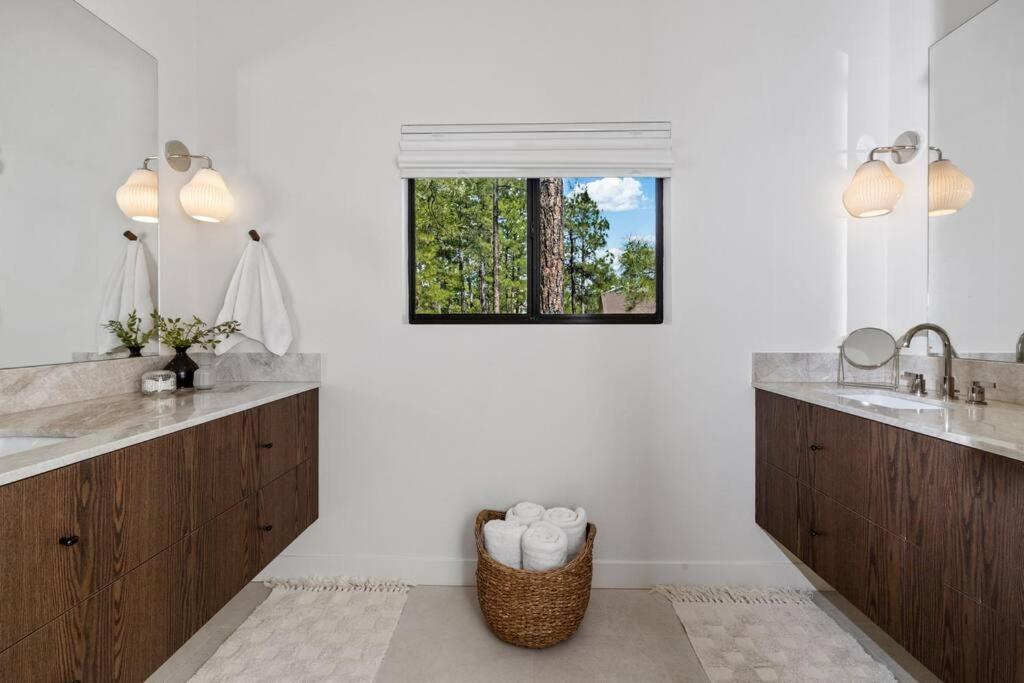 Lux Woodside Haven- A Prescott Retreat