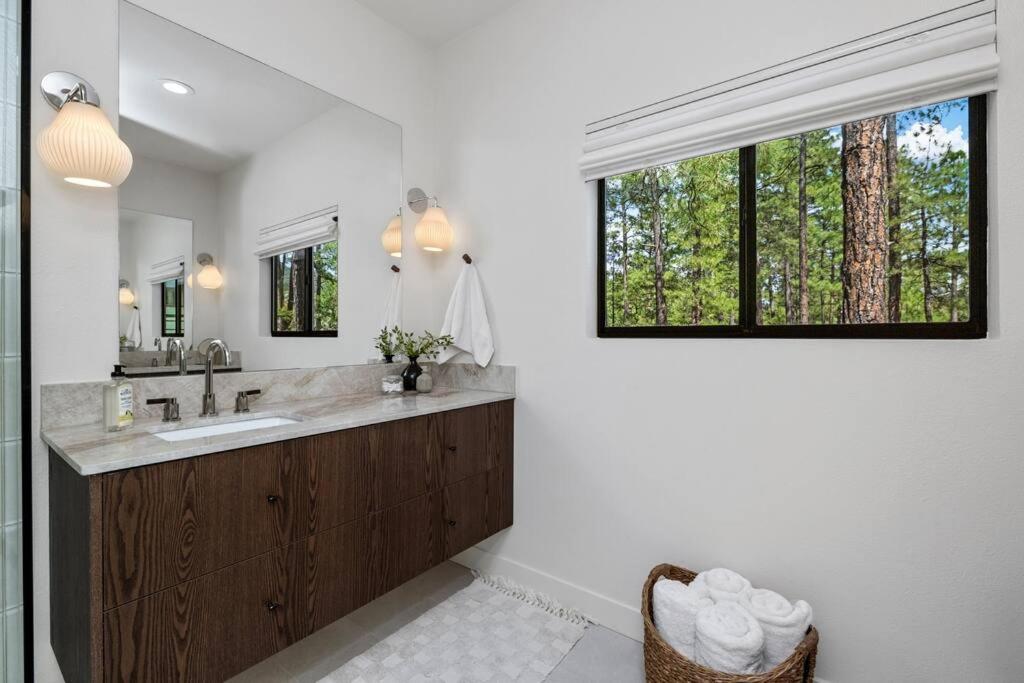 Lux Woodside Haven- A Prescott Retreat
