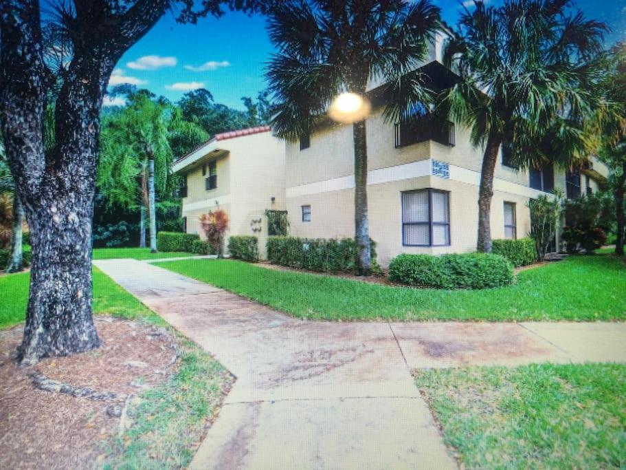 Hotel Tranquil Condo, located in Coconut Creek, Florida - Image 1