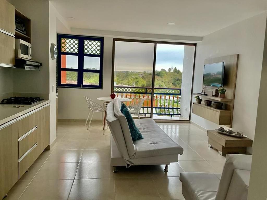 Apartamentos San Jose vistal al lago, cerca del parque. Guatape.