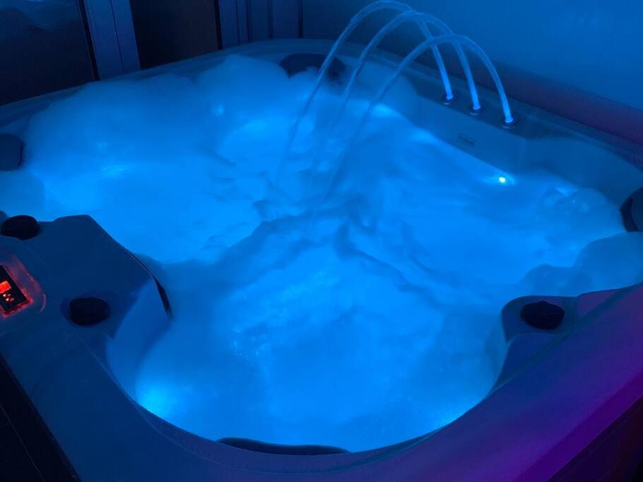 Get Away Home With Hot Tub Sleeps 7 view 4