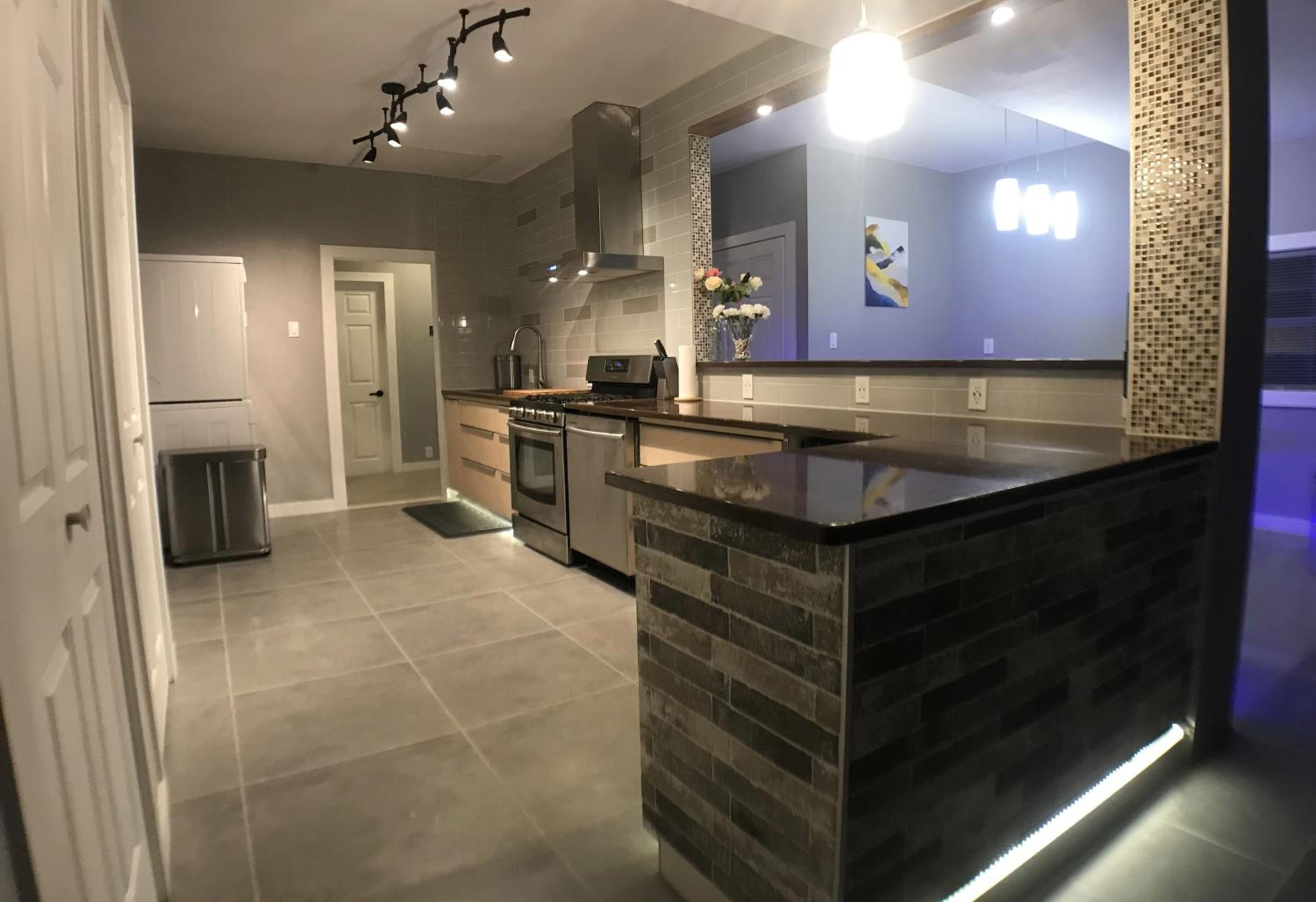 Modern, Cheerful 2BD 1BR Apt+Free parking