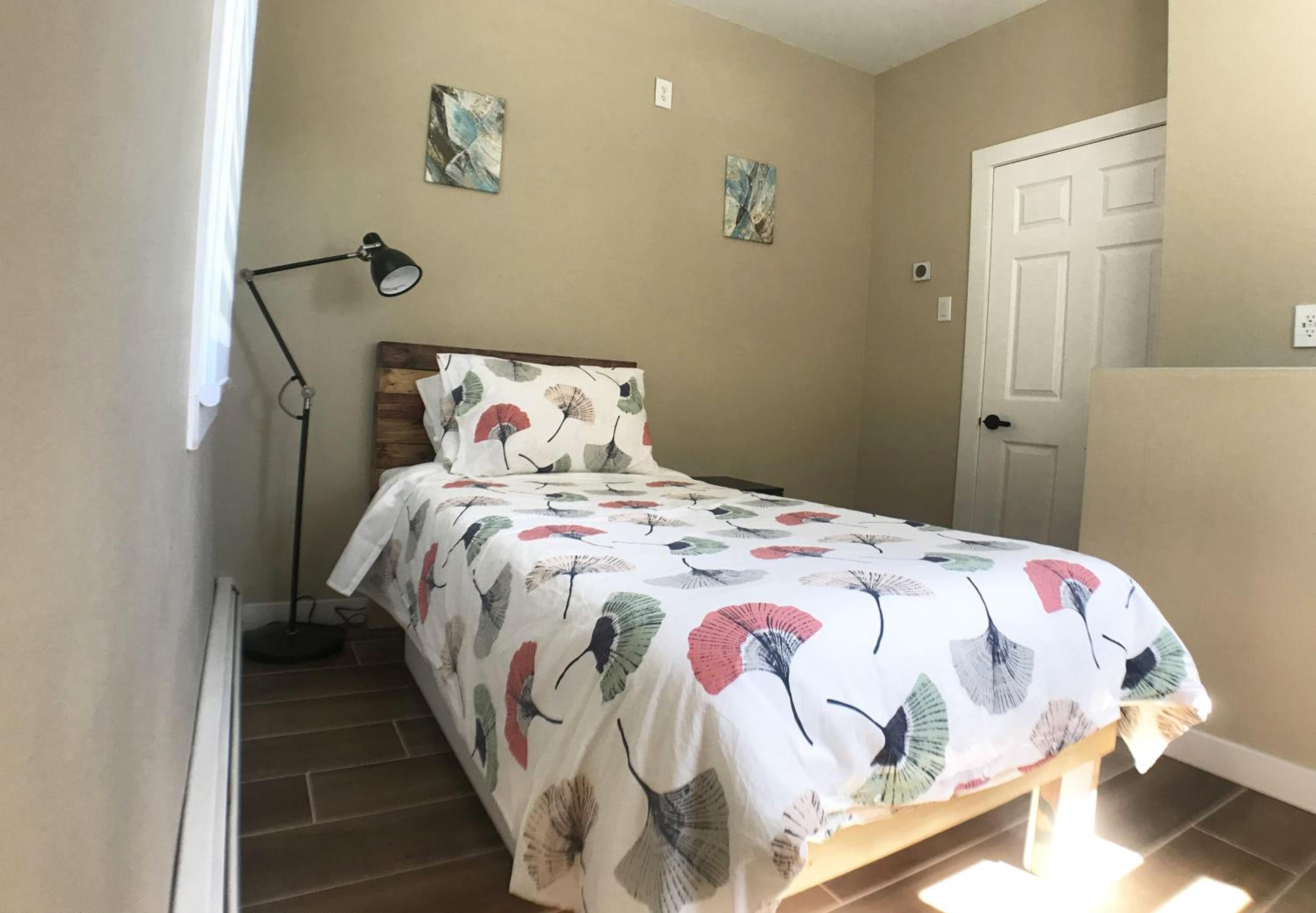Modern, Cheerful 2BD 1BR Apt+Free parking