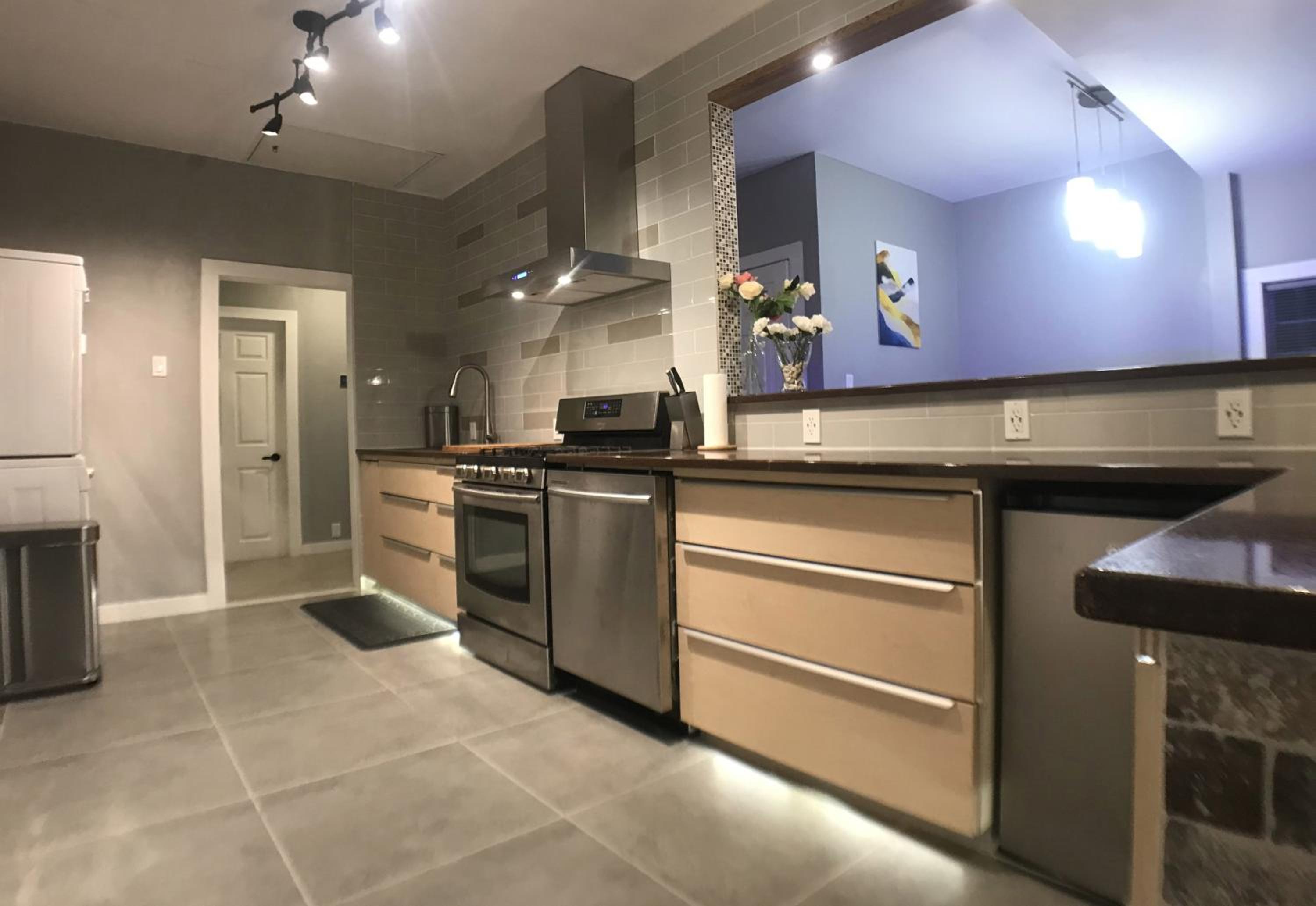 Modern, Cheerful 2BD 1BR Apt+Free parking