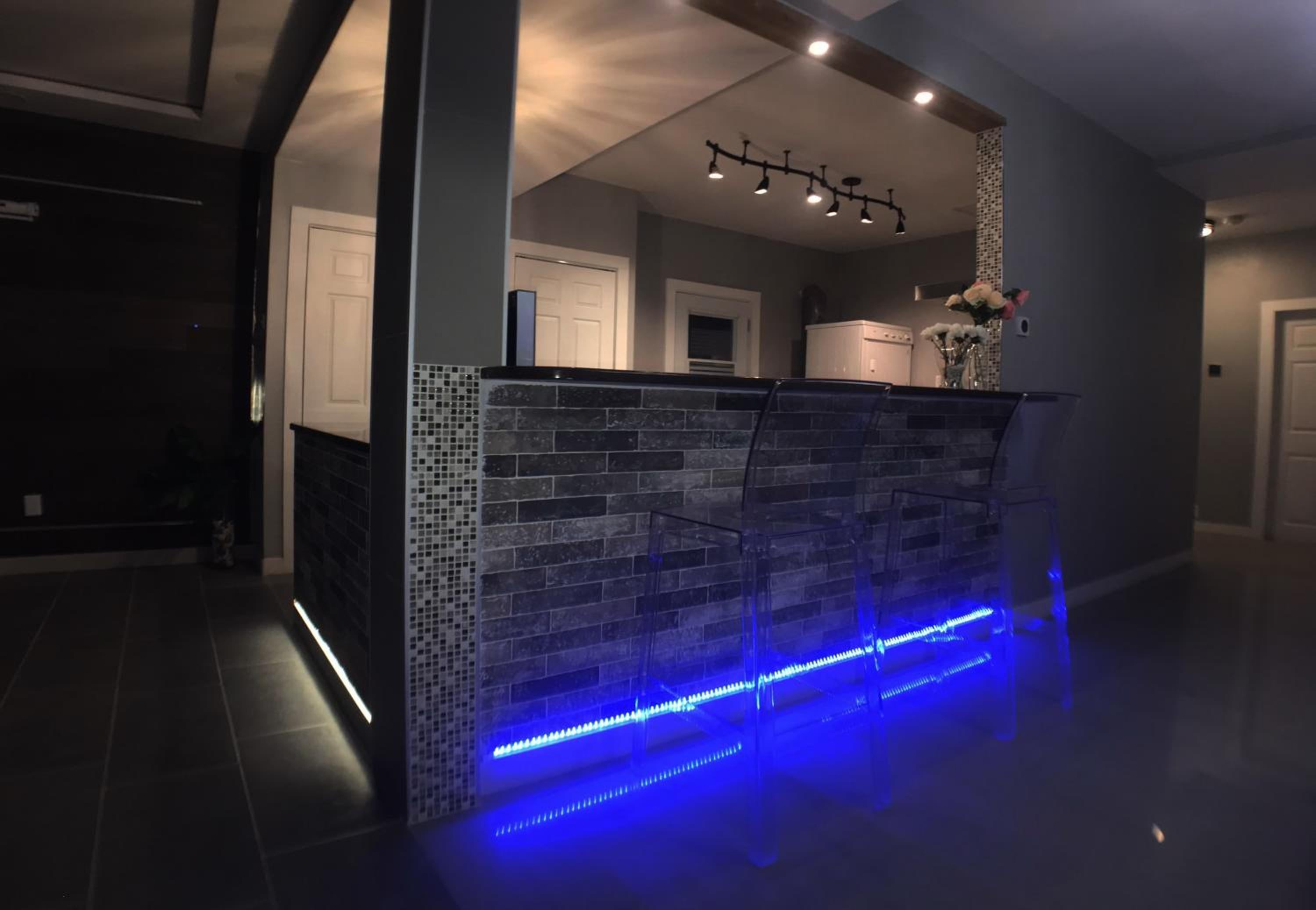 Modern, Cheerful 2BD 1BR Apt+Free parking