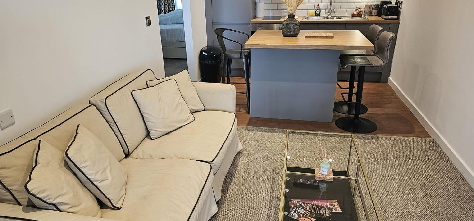 Modern Peaceful Open Plan 1-Bed Apartment Rutland view 2