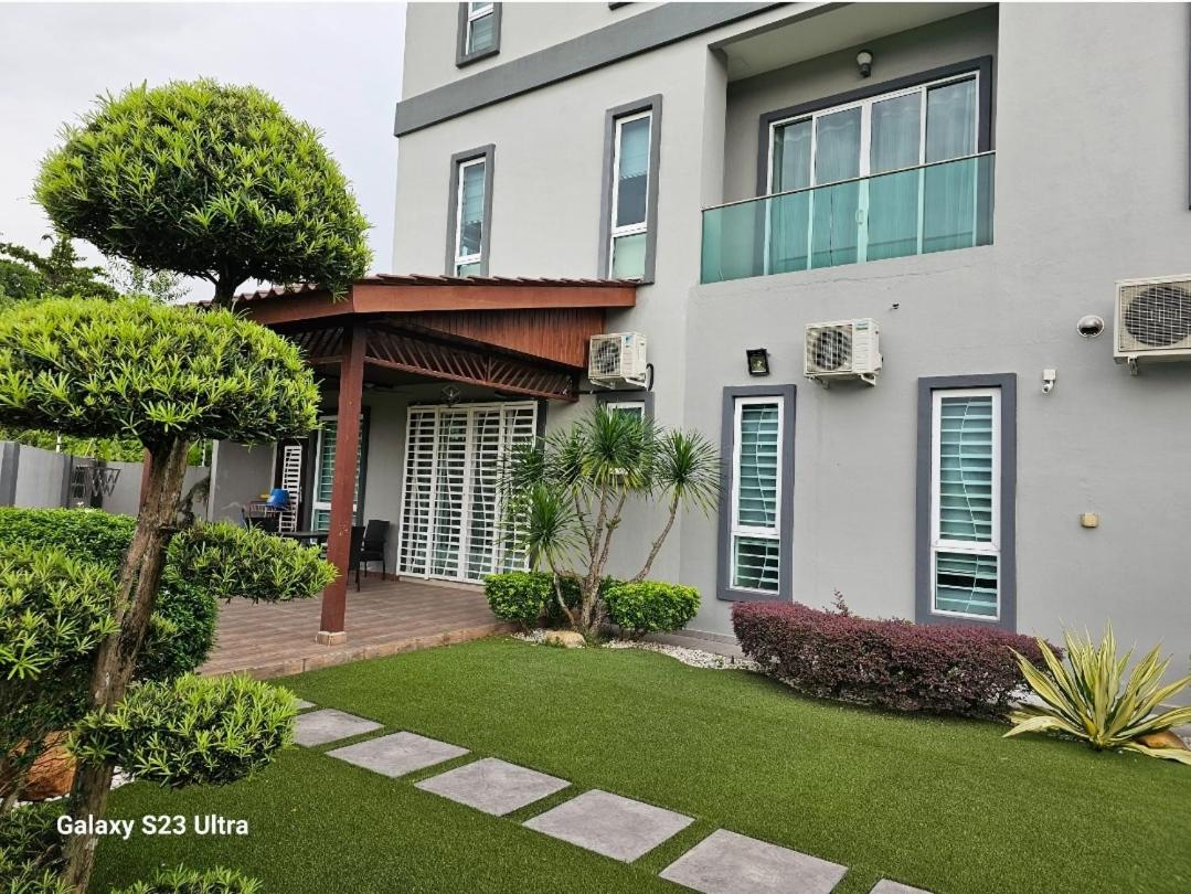 Luxurious Pool Villa , Ipoh with Karaoke, Snooker for 15-20 pax photo 7