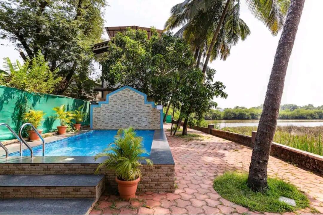 Casa DCM and Esmeralda - Villa's and Lake view Rooms in Bambolim with Swimming Pool acces view 3