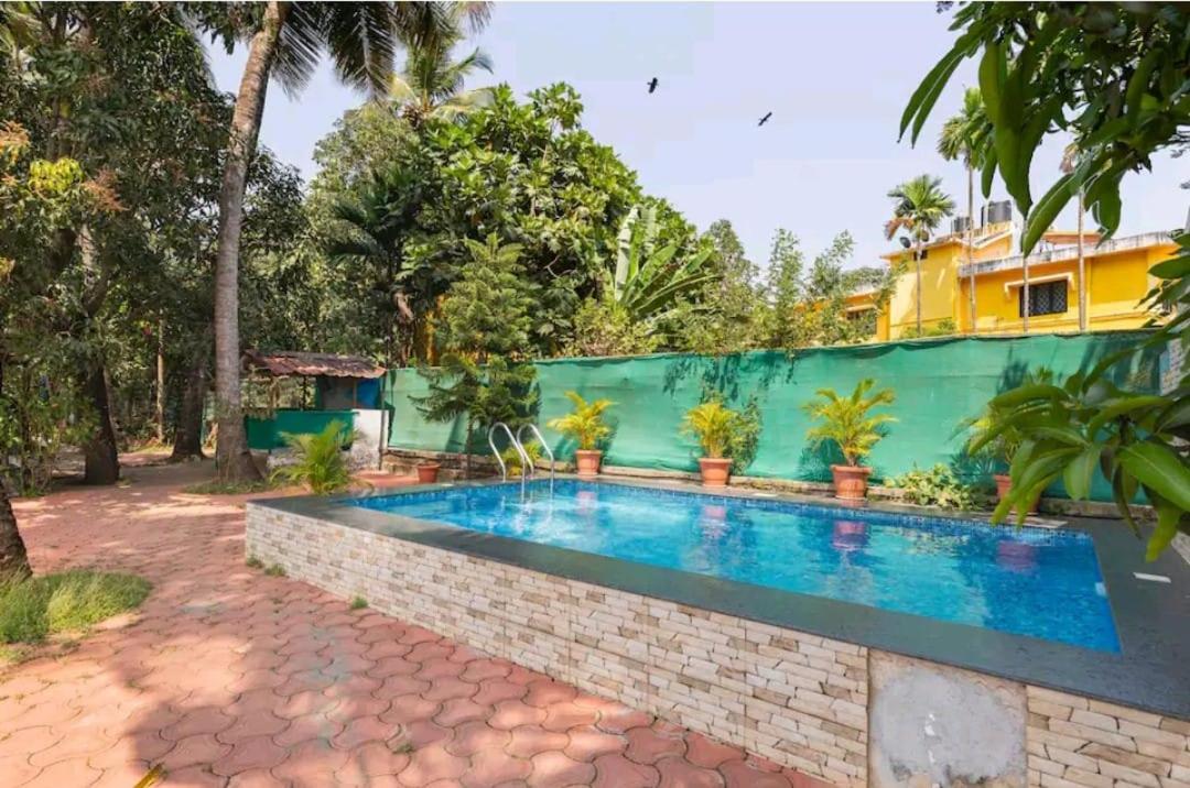 Casa DCM and Esmeralda - Villa's and Lake view Rooms in Bambolim with Swimming Pool acces view 4
