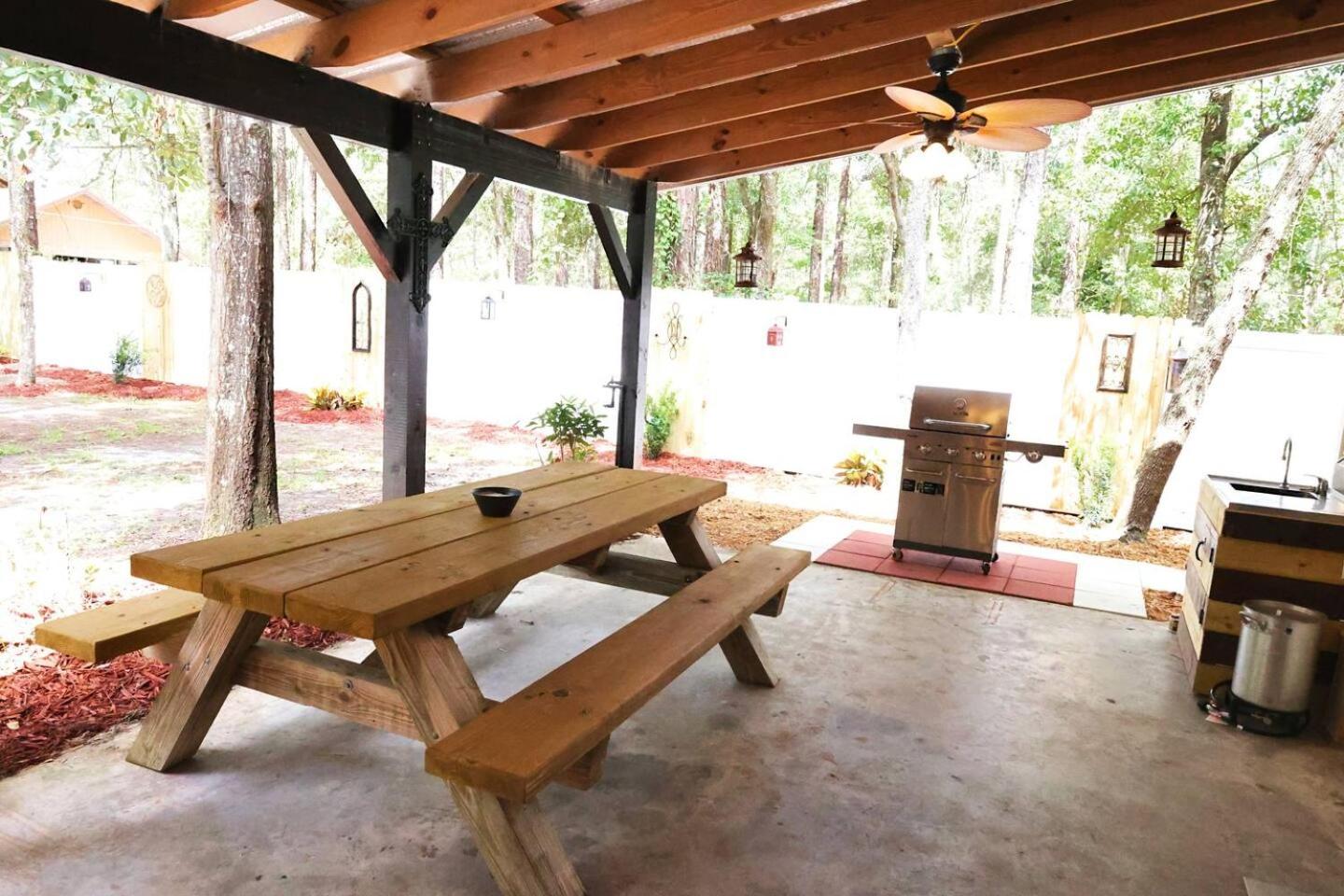 Charming Oasis - Ultimate Rustic Getaway! view 4