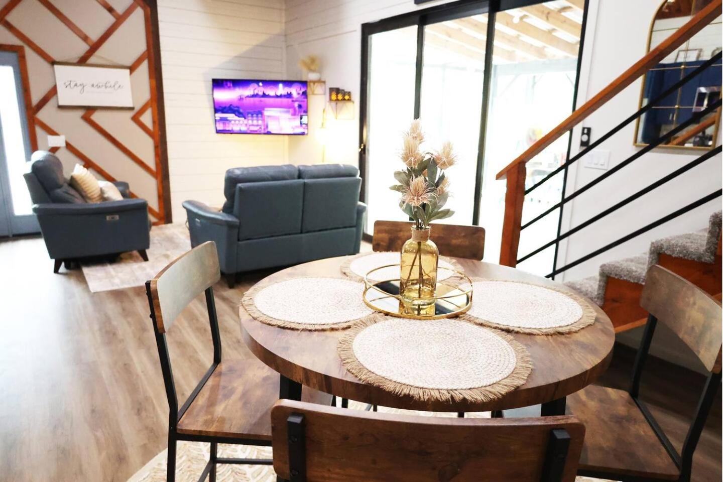 Charming Oasis - Ultimate Rustic Getaway! view 5