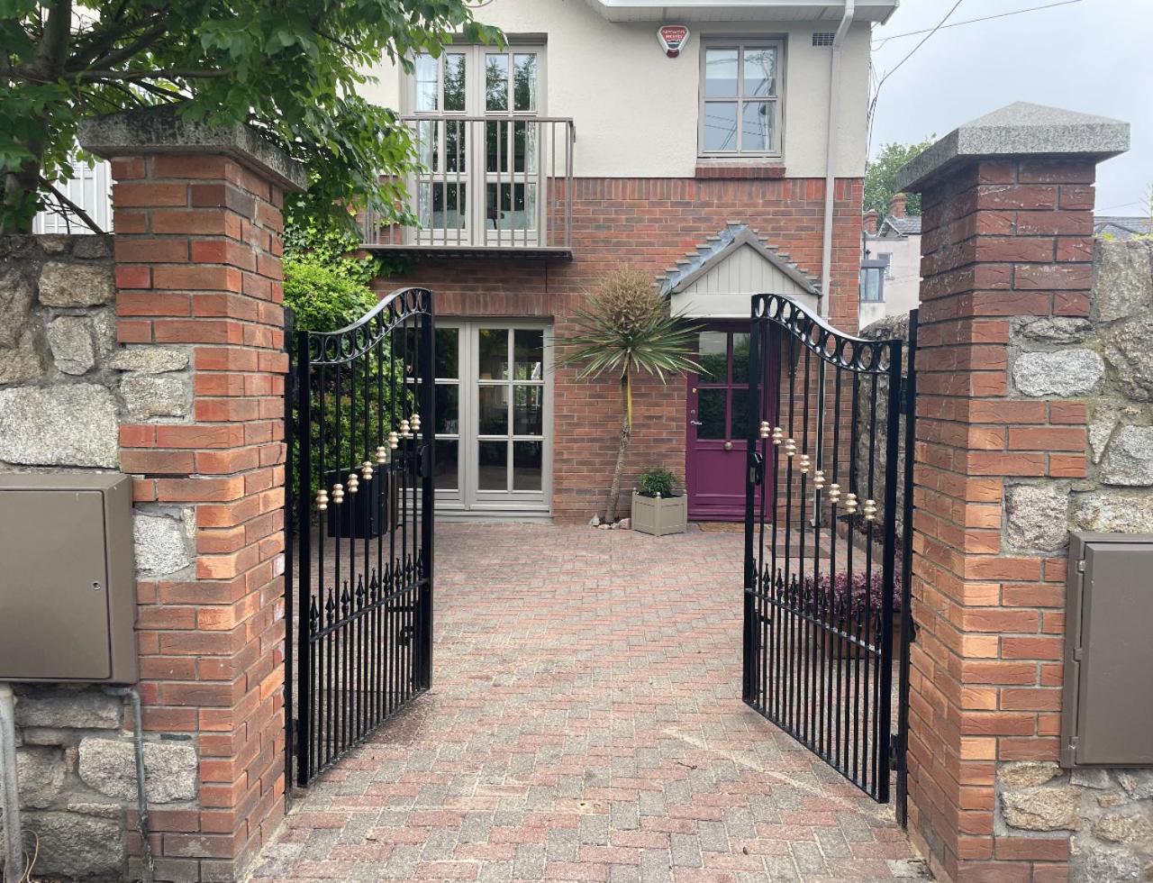 Fashionable Chic Townhouse in D4