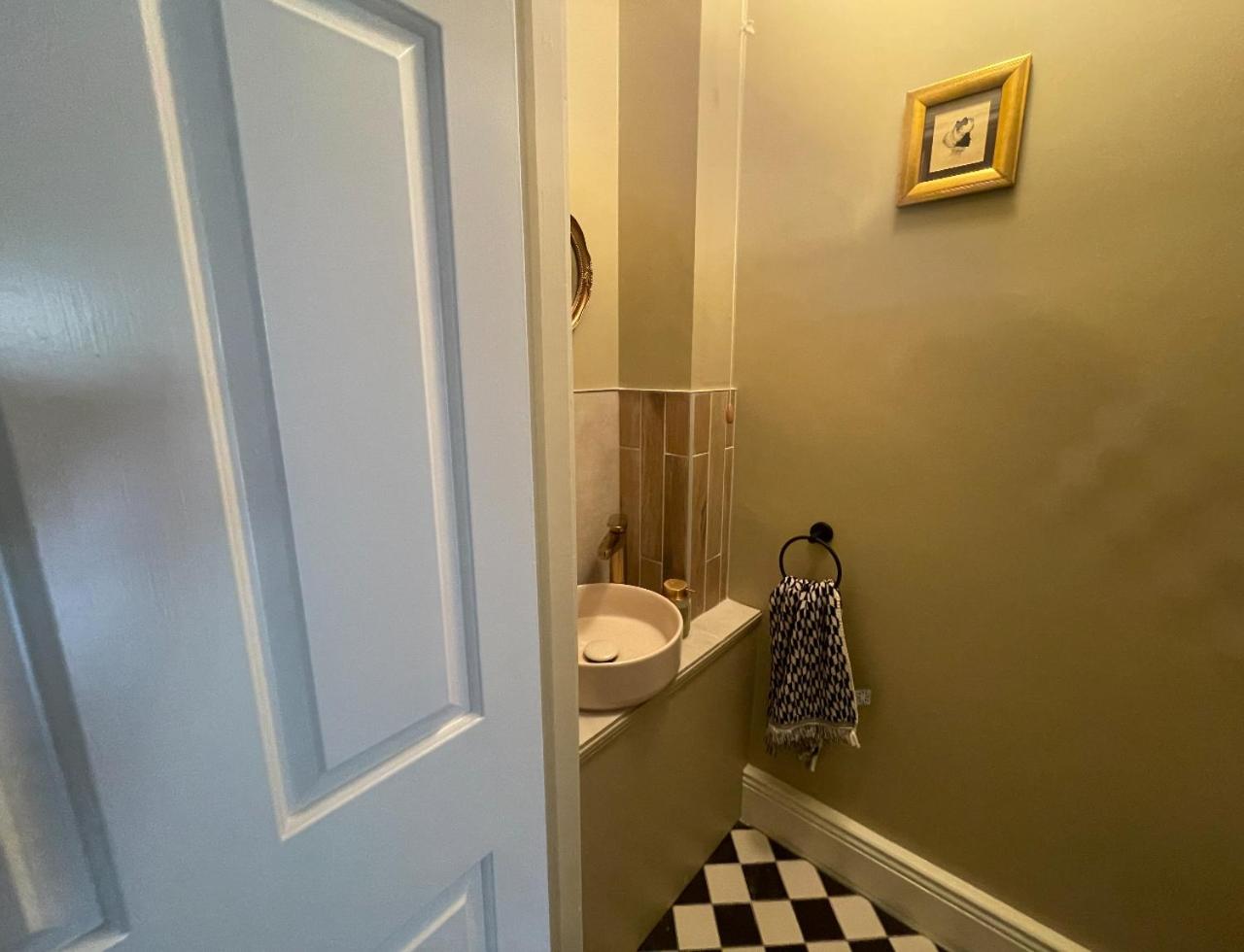 Fashionable Chic Townhouse in D4