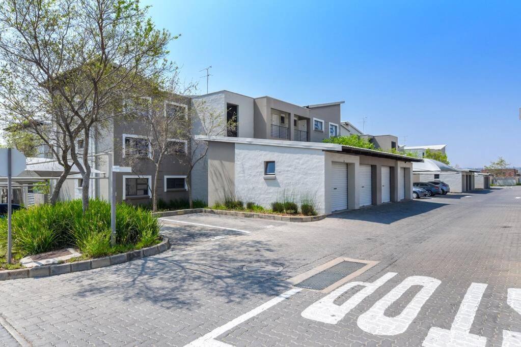 V&S Apartments - Luxury Studio in Fourways, Johannesburg