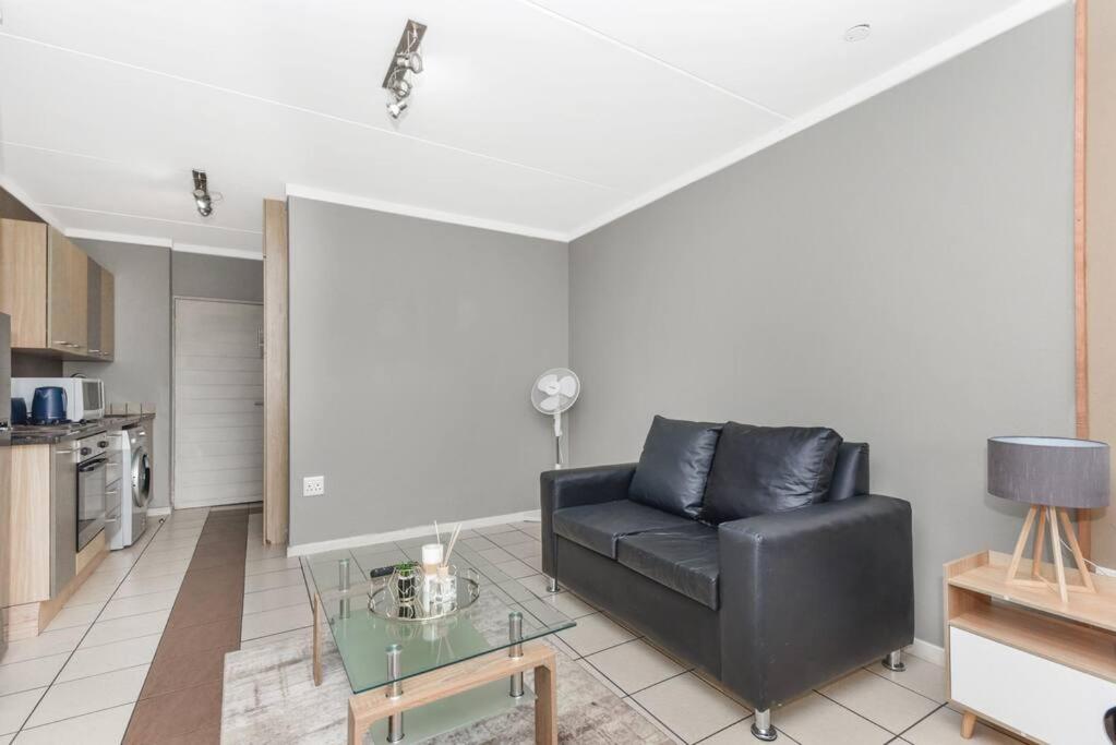 V&S Apartments - Luxury Studio in Fourways, Johannesburg
