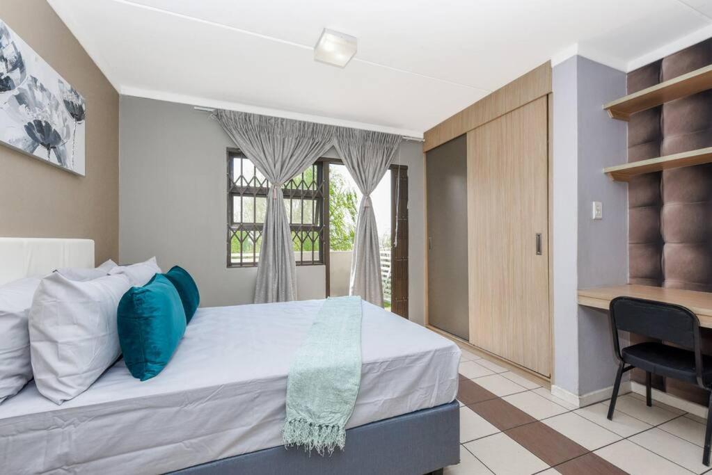 V&S Apartments - Luxury Studio in Fourways, Johannesburg