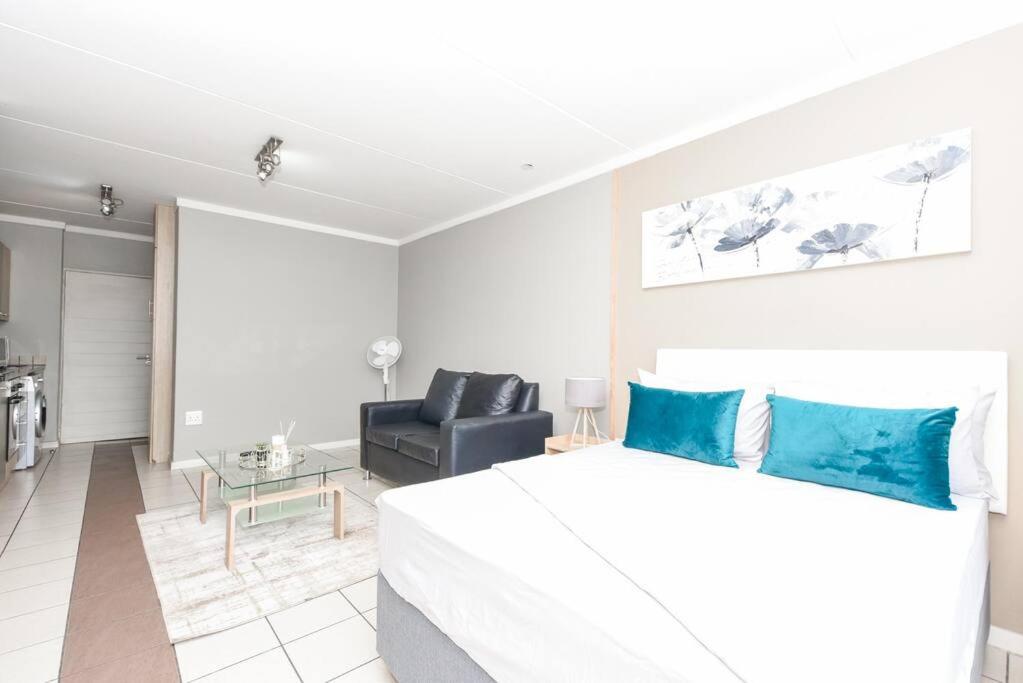 V&S Apartments - Luxury Studio in Fourways, Johannesburg
