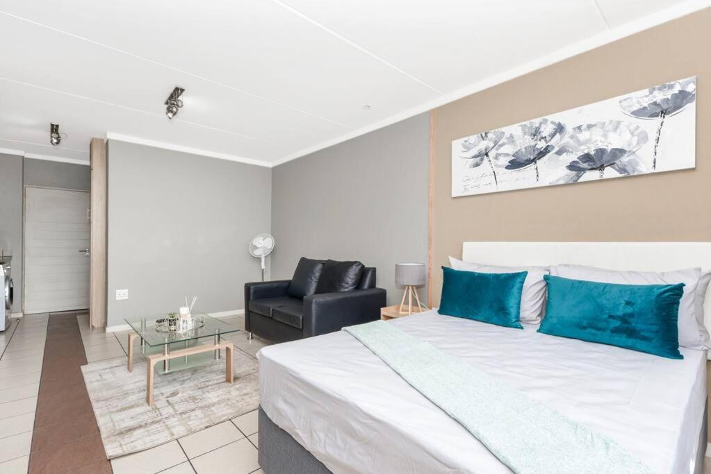 V&S Apartments - Luxury Studio in Fourways, Johannesburg