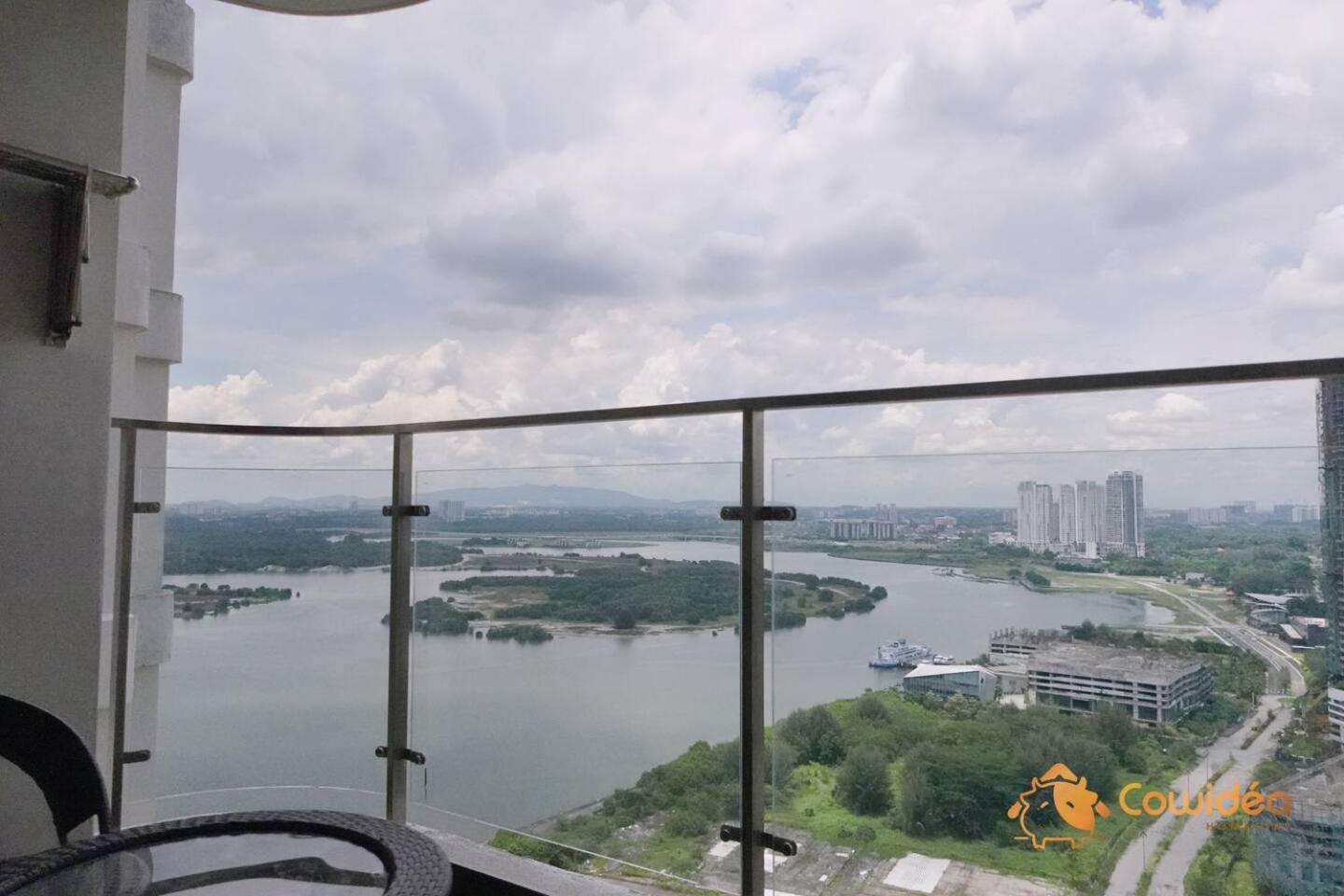 Hotpot In the Sky - RiverView In City by Cowidea