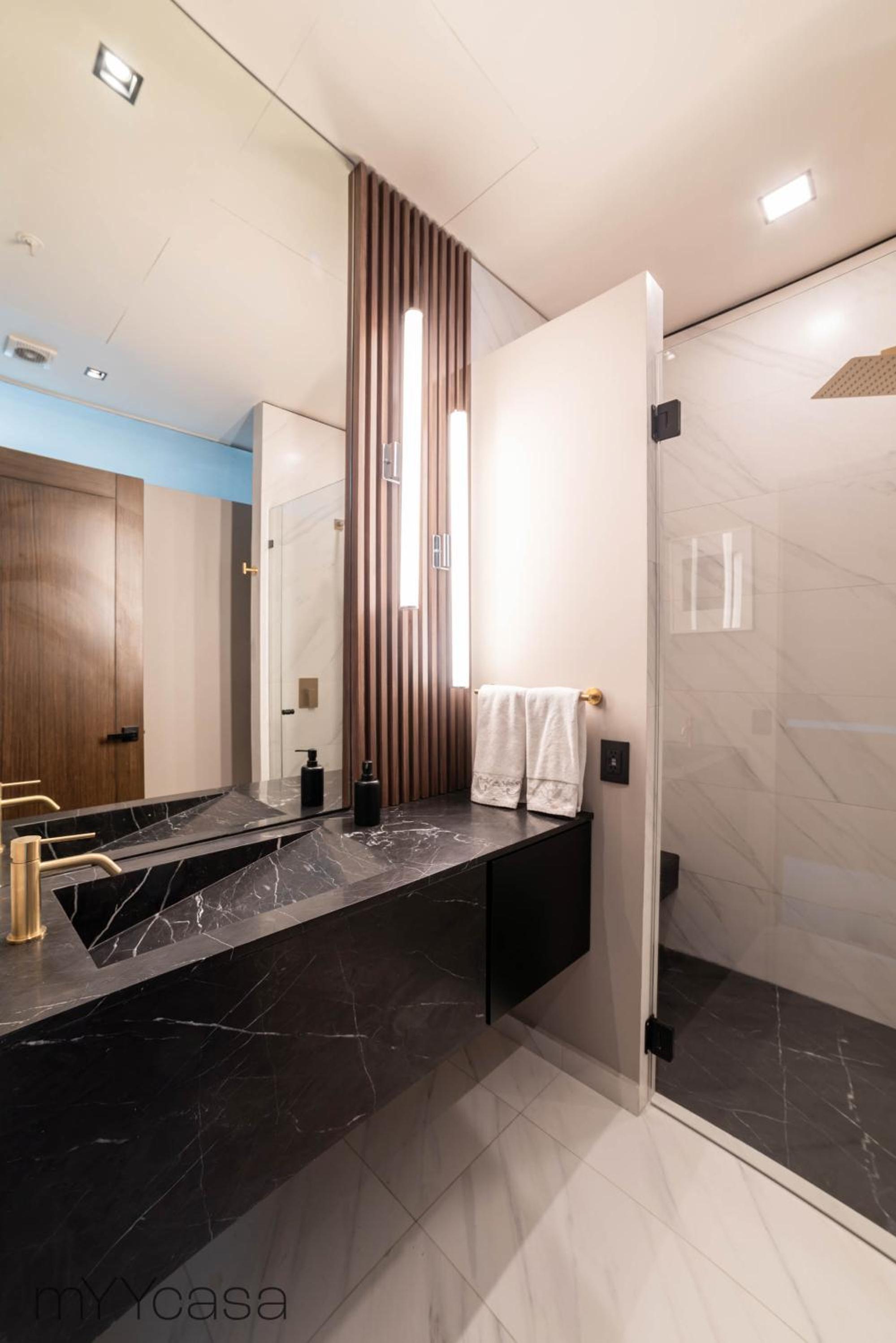 Luxurious Studio w/ City Views From the 46th Floor photo 3