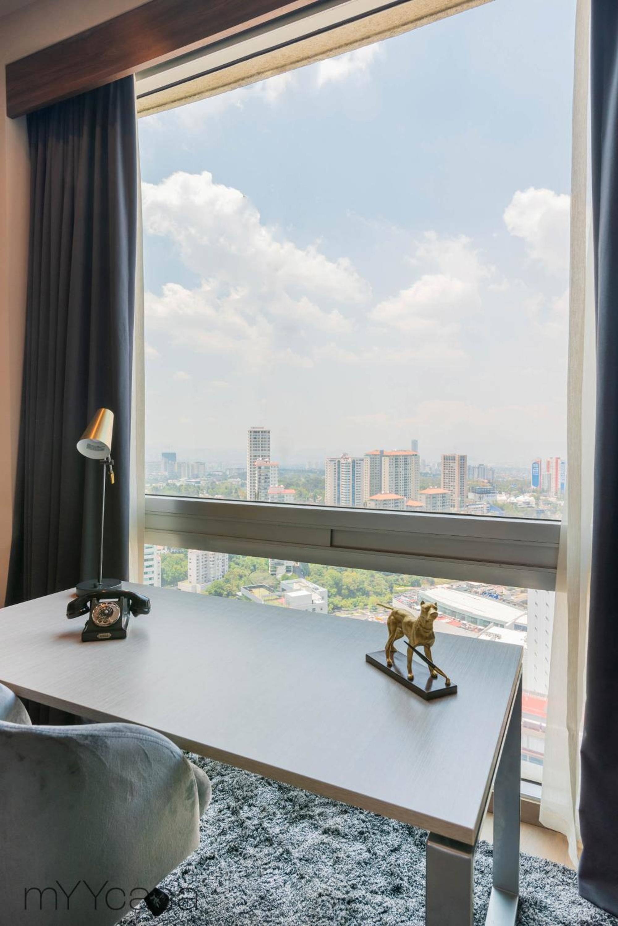 Luxurious Studio w/ City Views From the 46th Floor photo 4