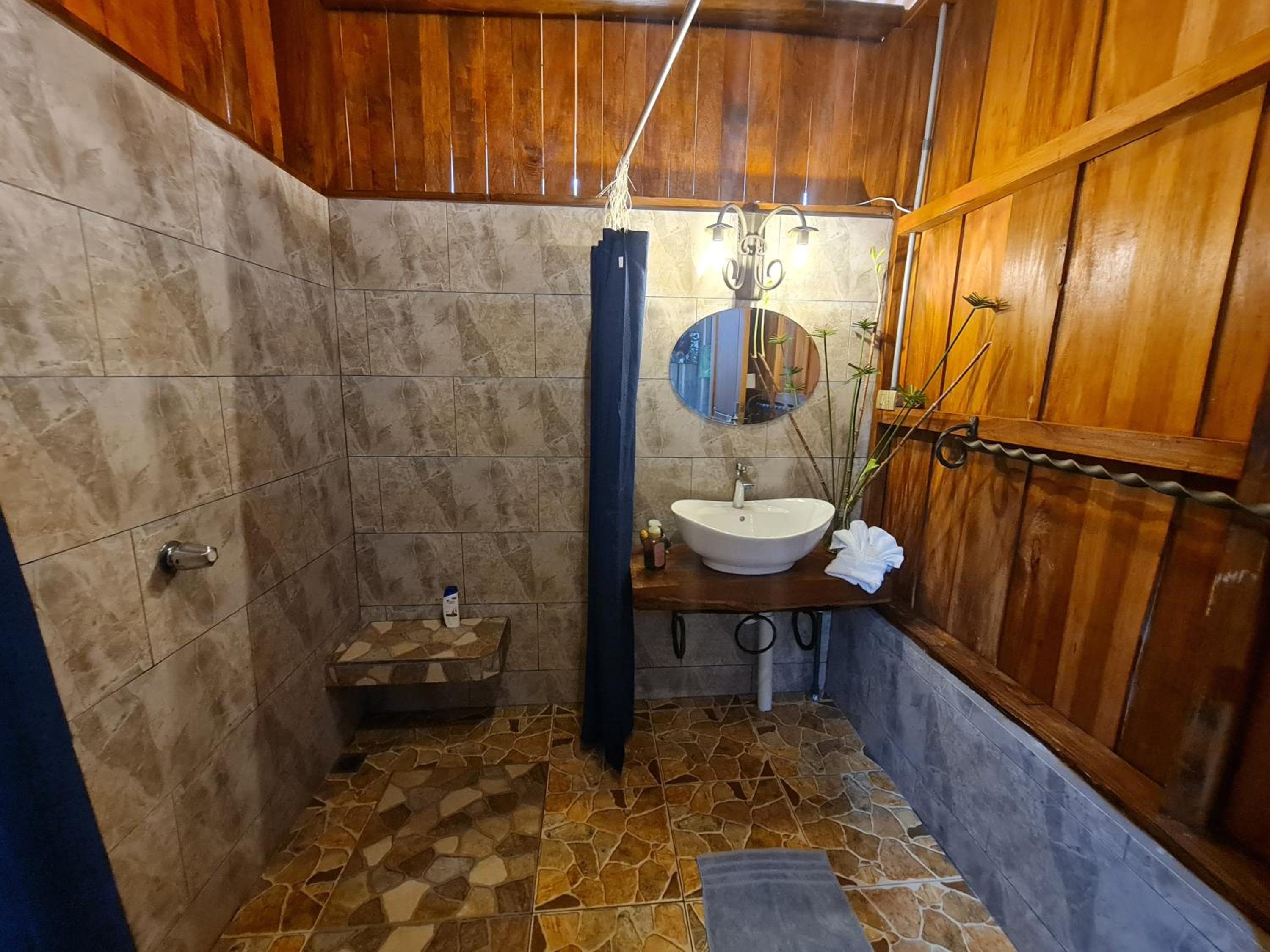 Cabin in La Fortuna : Ceiba Eco Container
