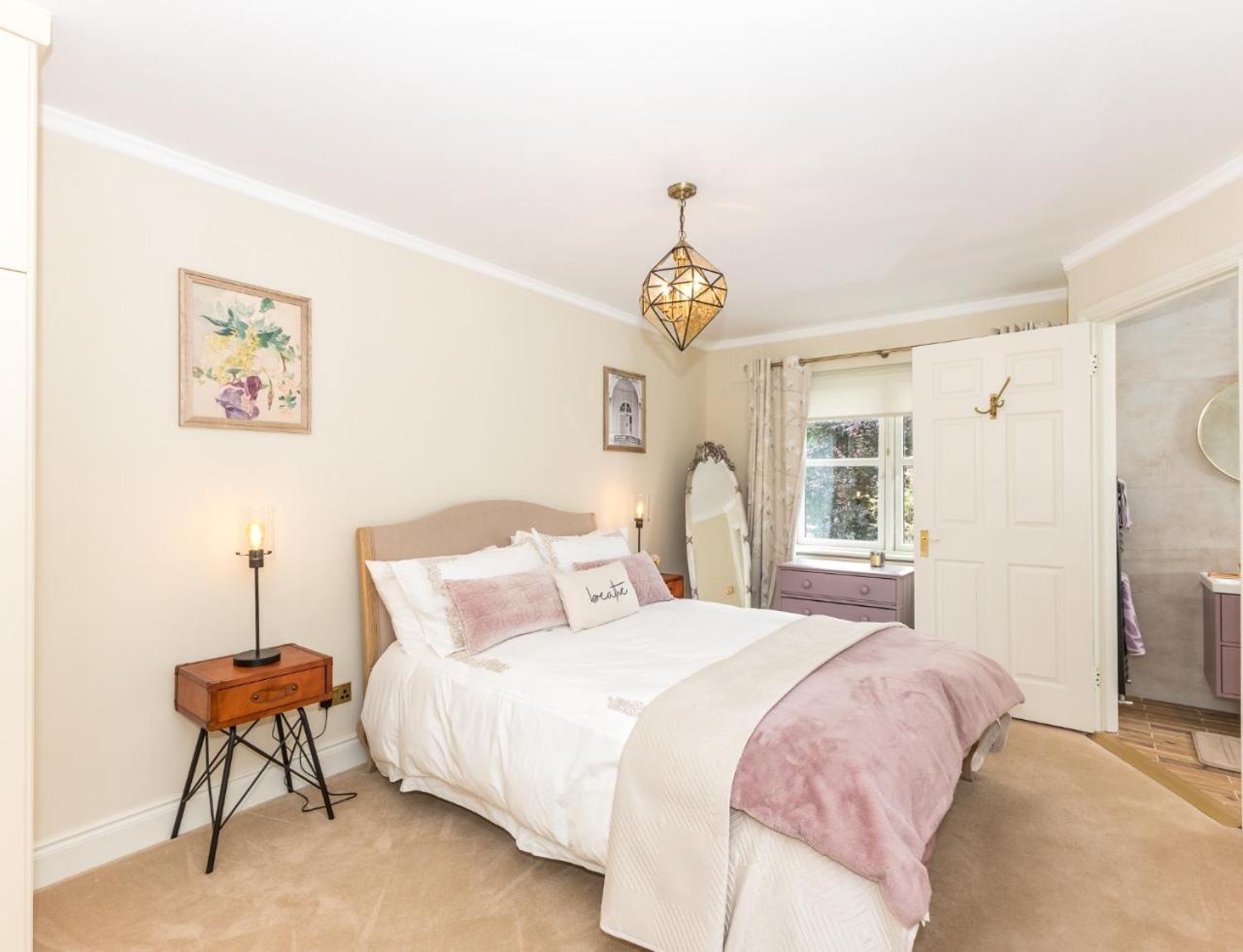 Fashionable Chic Townhouse in D4