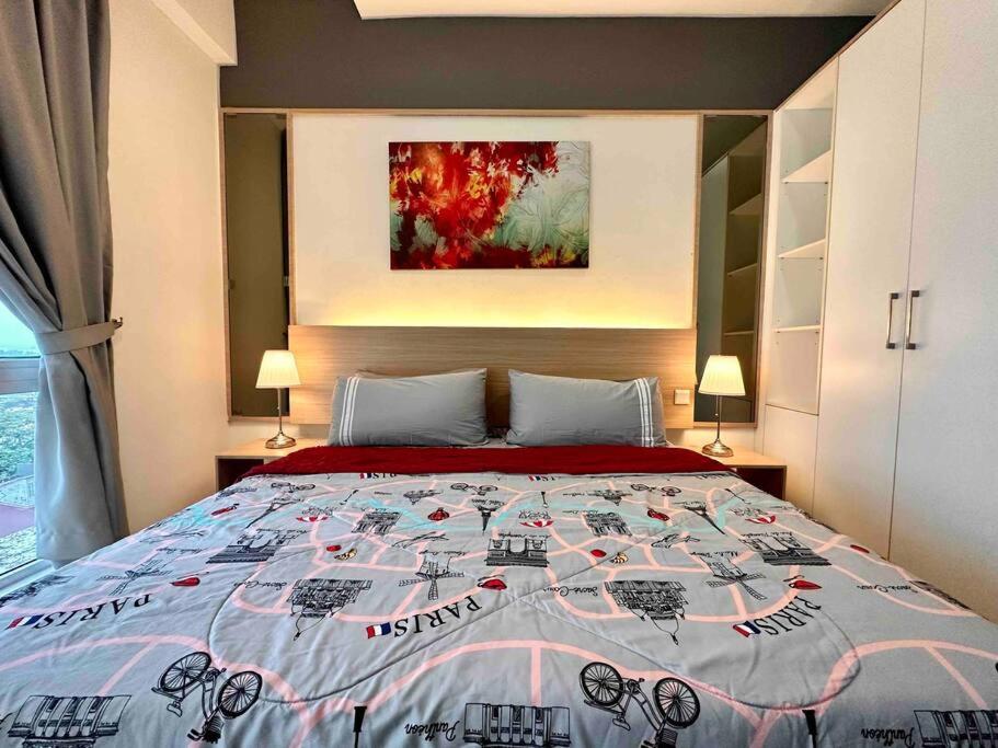 Aesthetic Home Twin Galaxy -2BR- Free Shuttle Bus by Cowidea