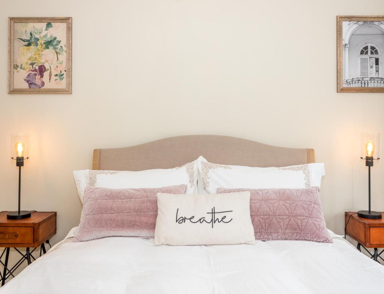 Fashionable Chic Townhouse in D4