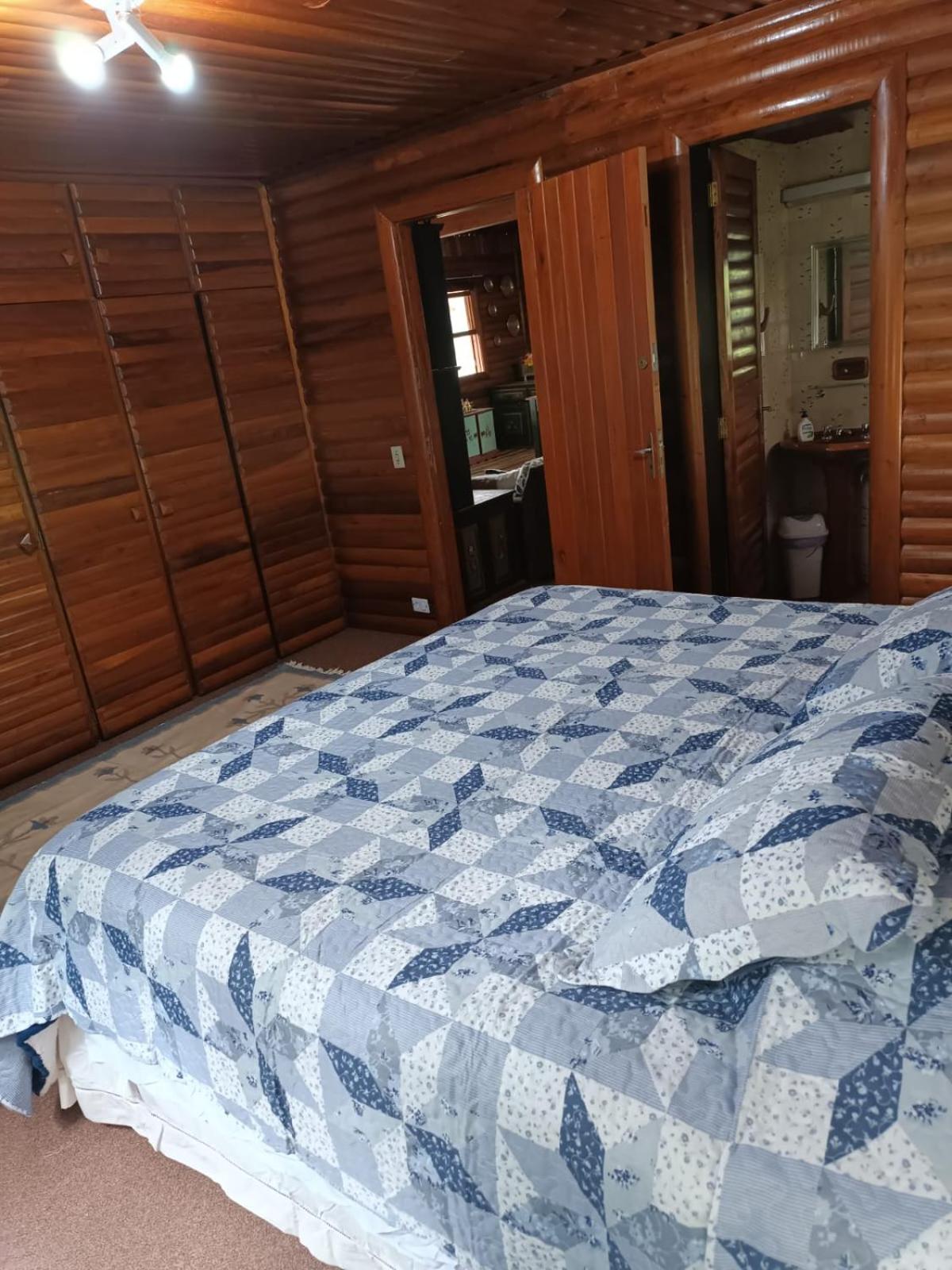 Casa de Campos do Jordao no alto da Vila Inglesa com vista maravilhosa
