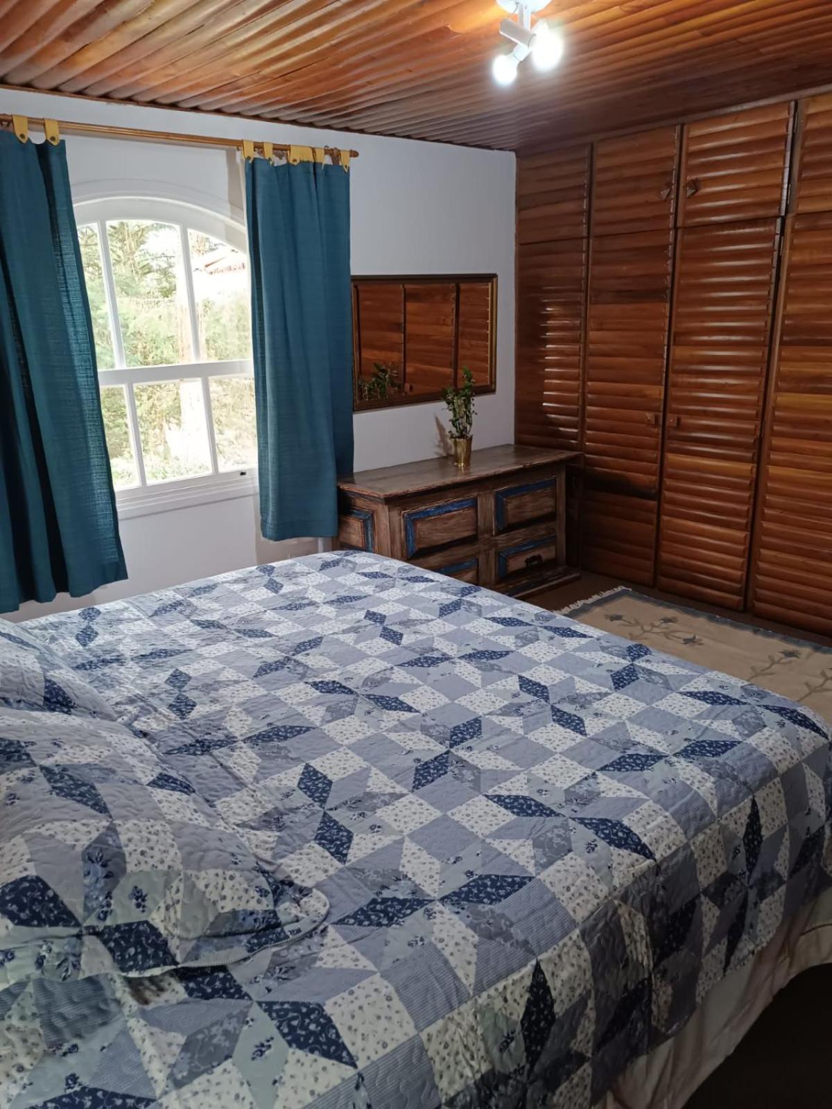 Casa de Campos do Jordao no alto da Vila Inglesa com vista maravilhosa