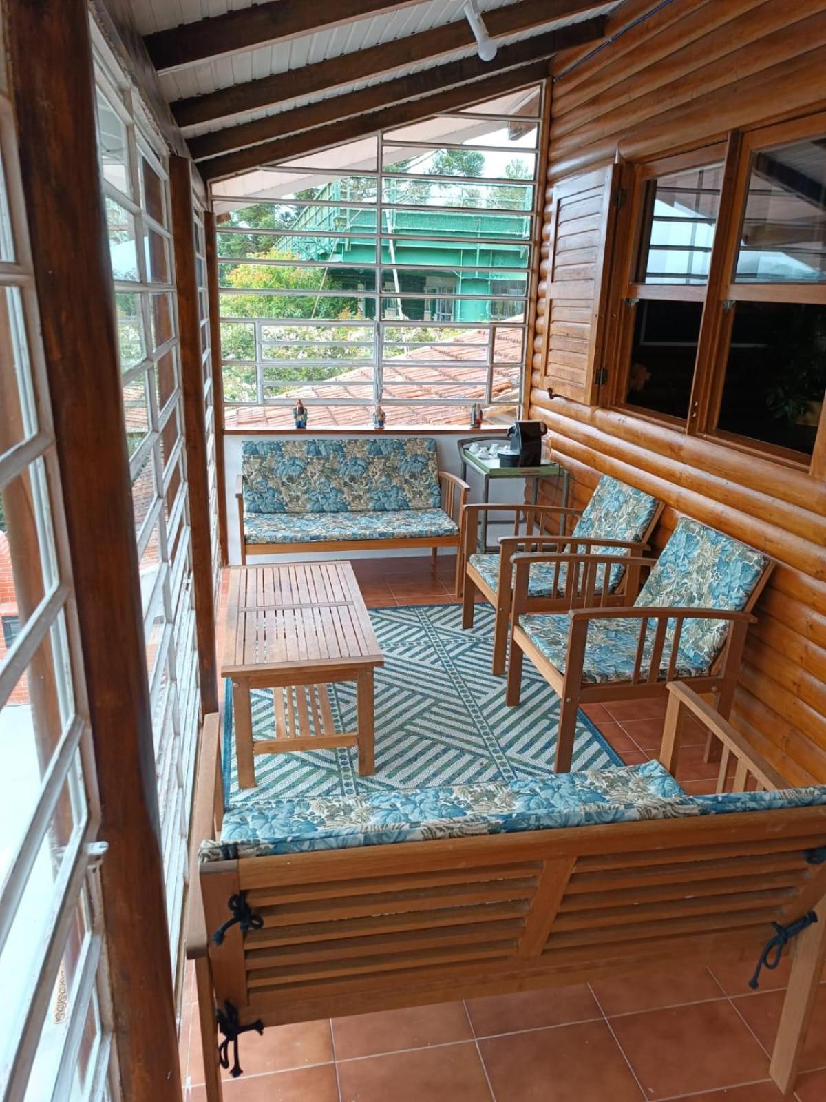 Casa de Campos do Jordao no alto da Vila Inglesa com vista maravilhosa