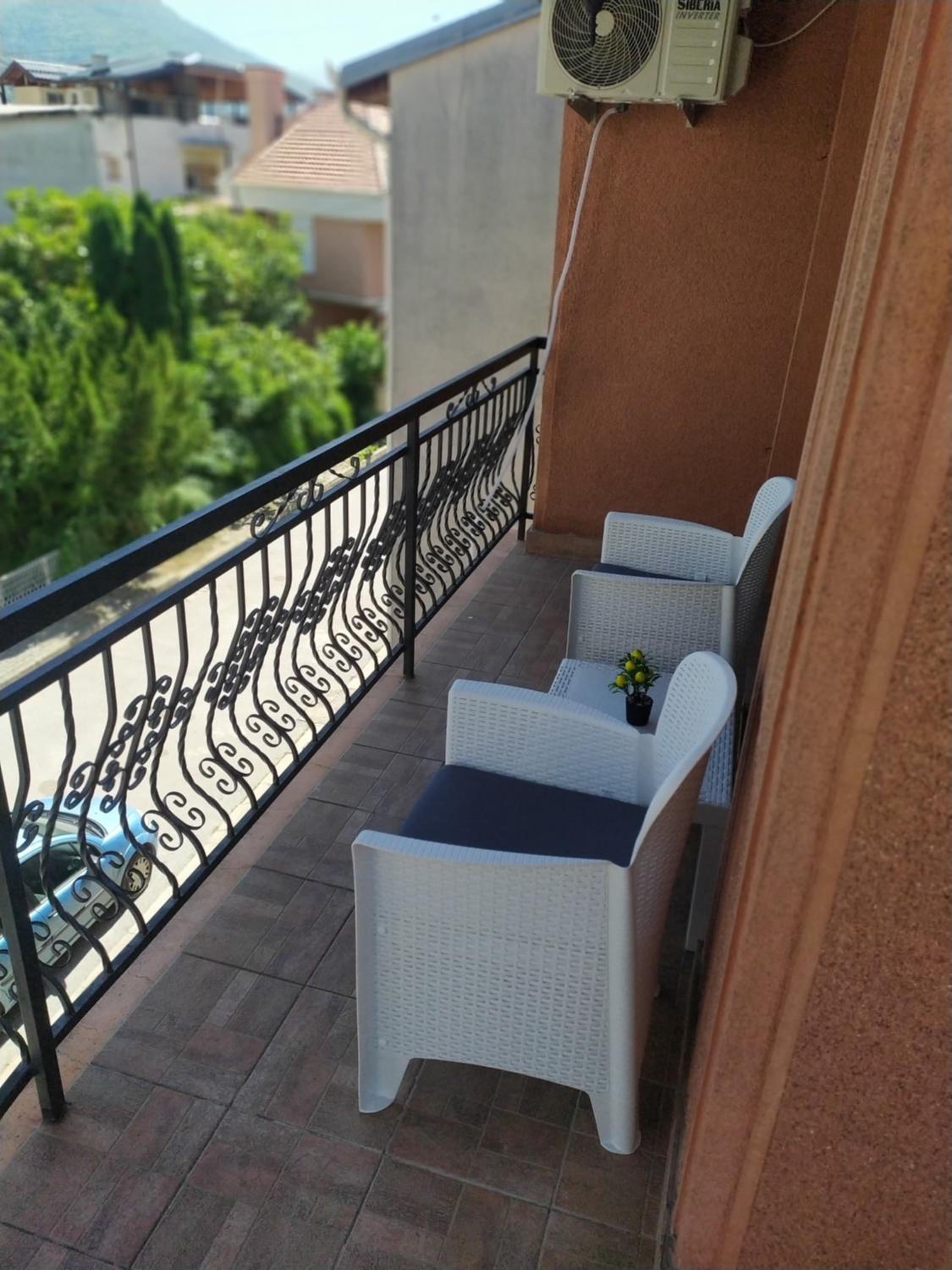 Villa Koteski - Spacious Apt, Near Lake & Parking