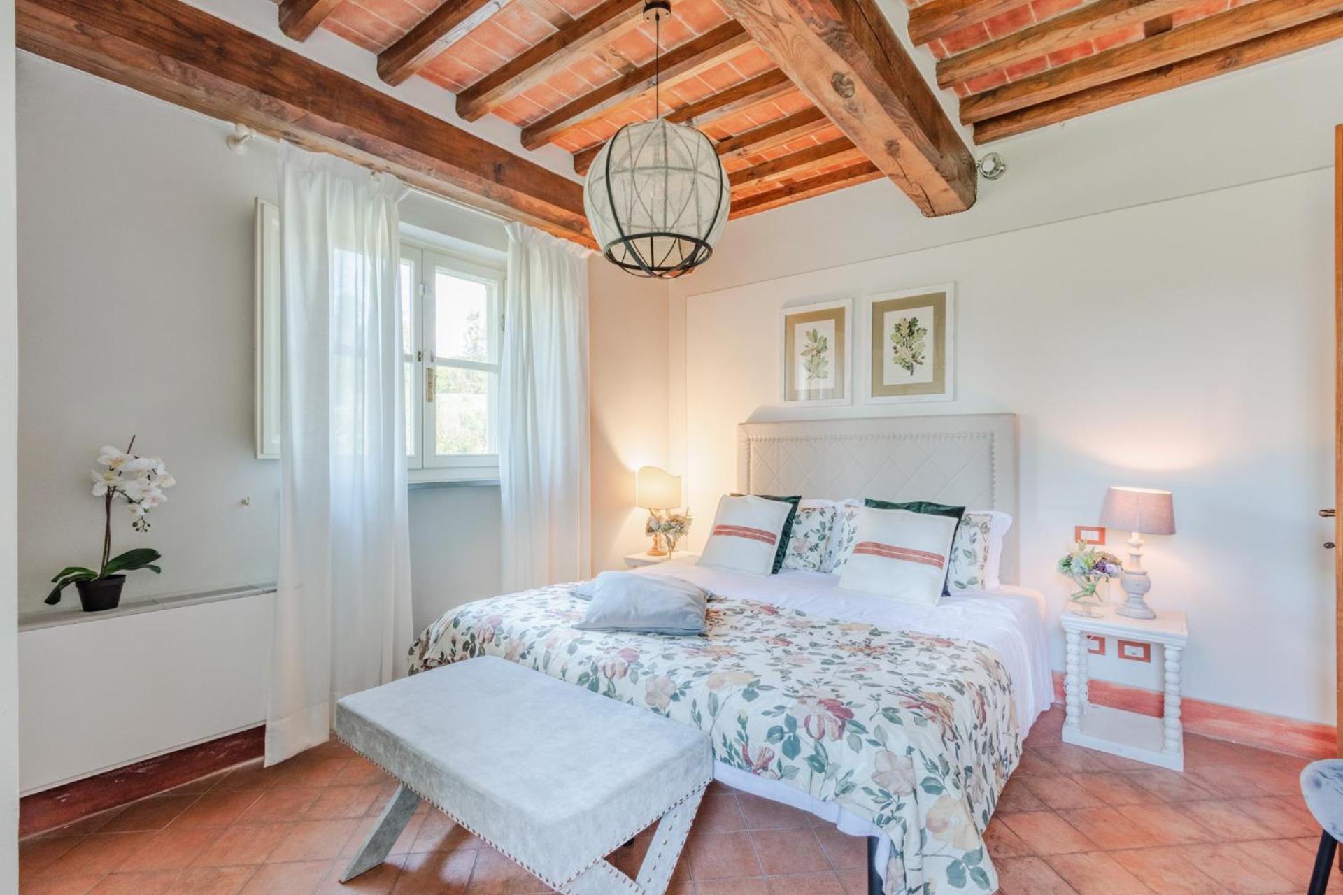 Elisa Farmhouse Apartment in Wine Resort in Lucca