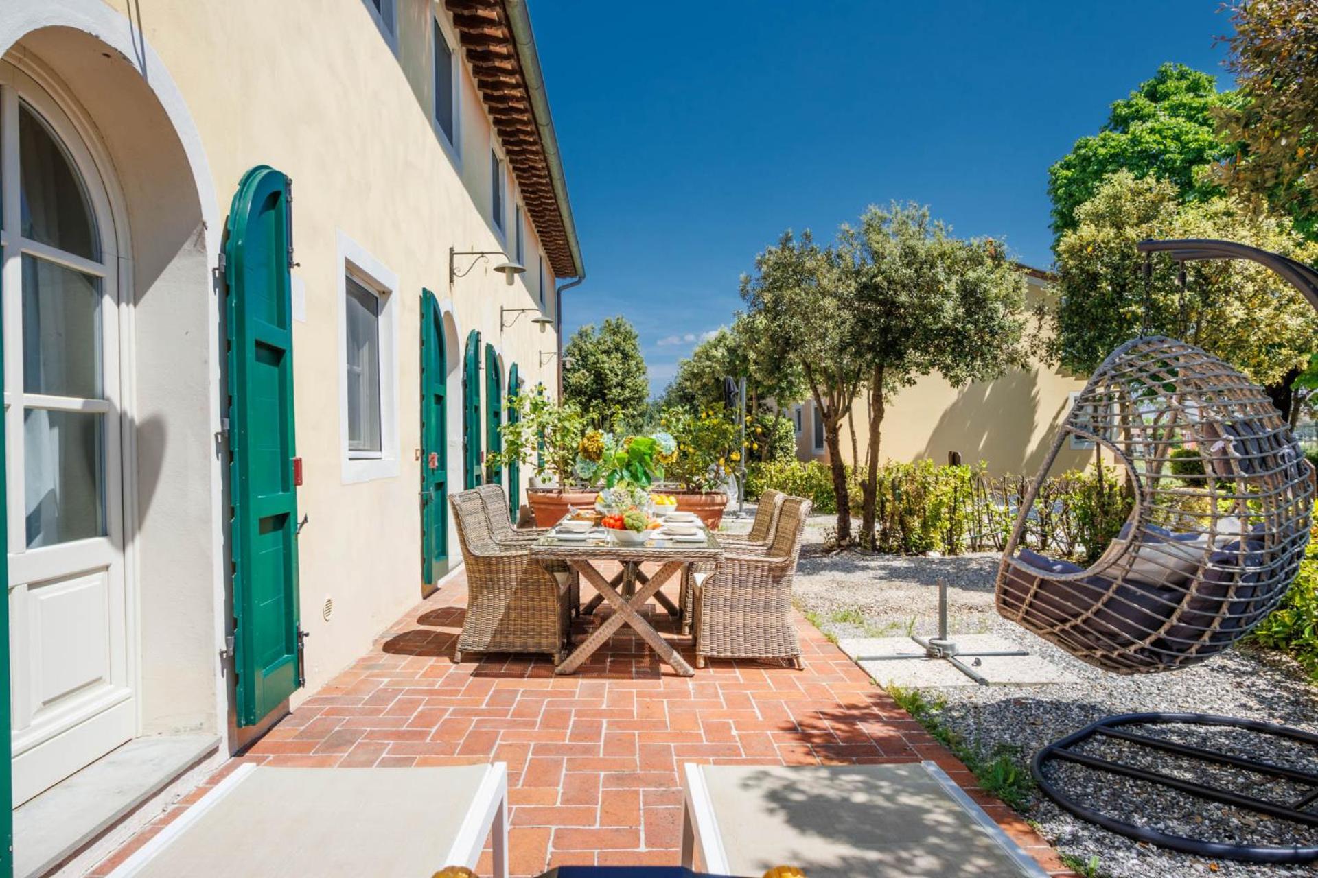 Elisa Farmhouse Apartment in Wine Resort in Lucca