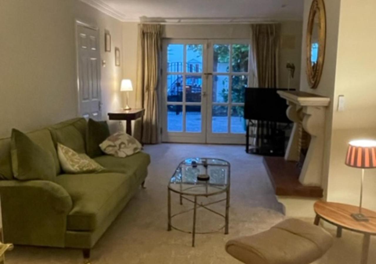 Fashionable Chic Townhouse in D4