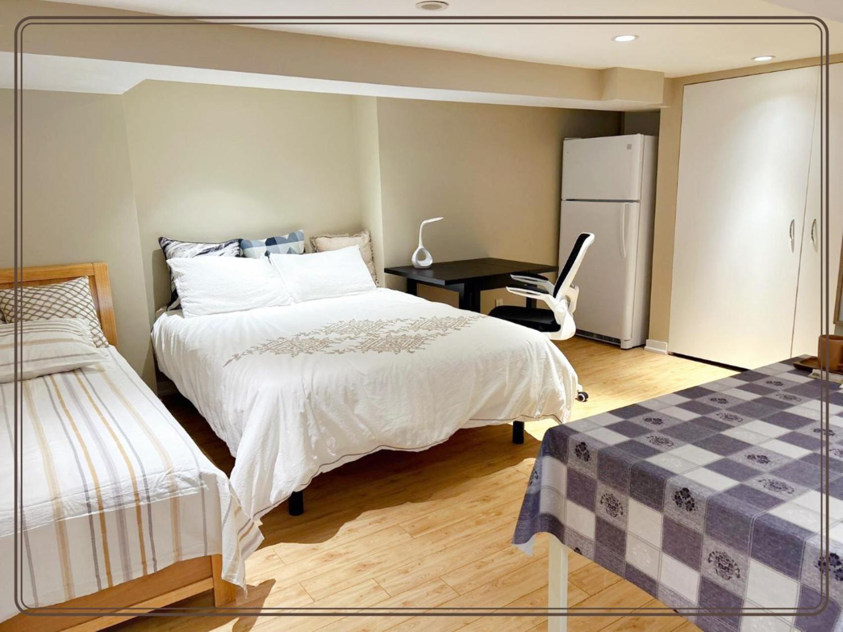 queen-size bed room in midtown