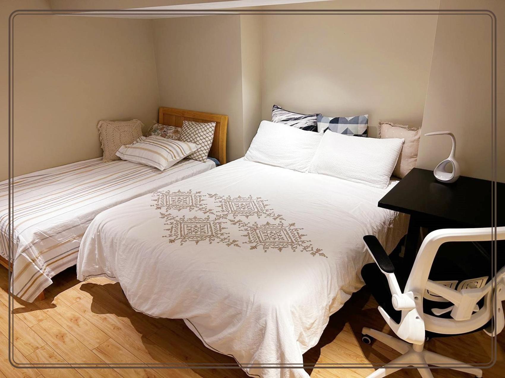 queen-size bed room in midtown
