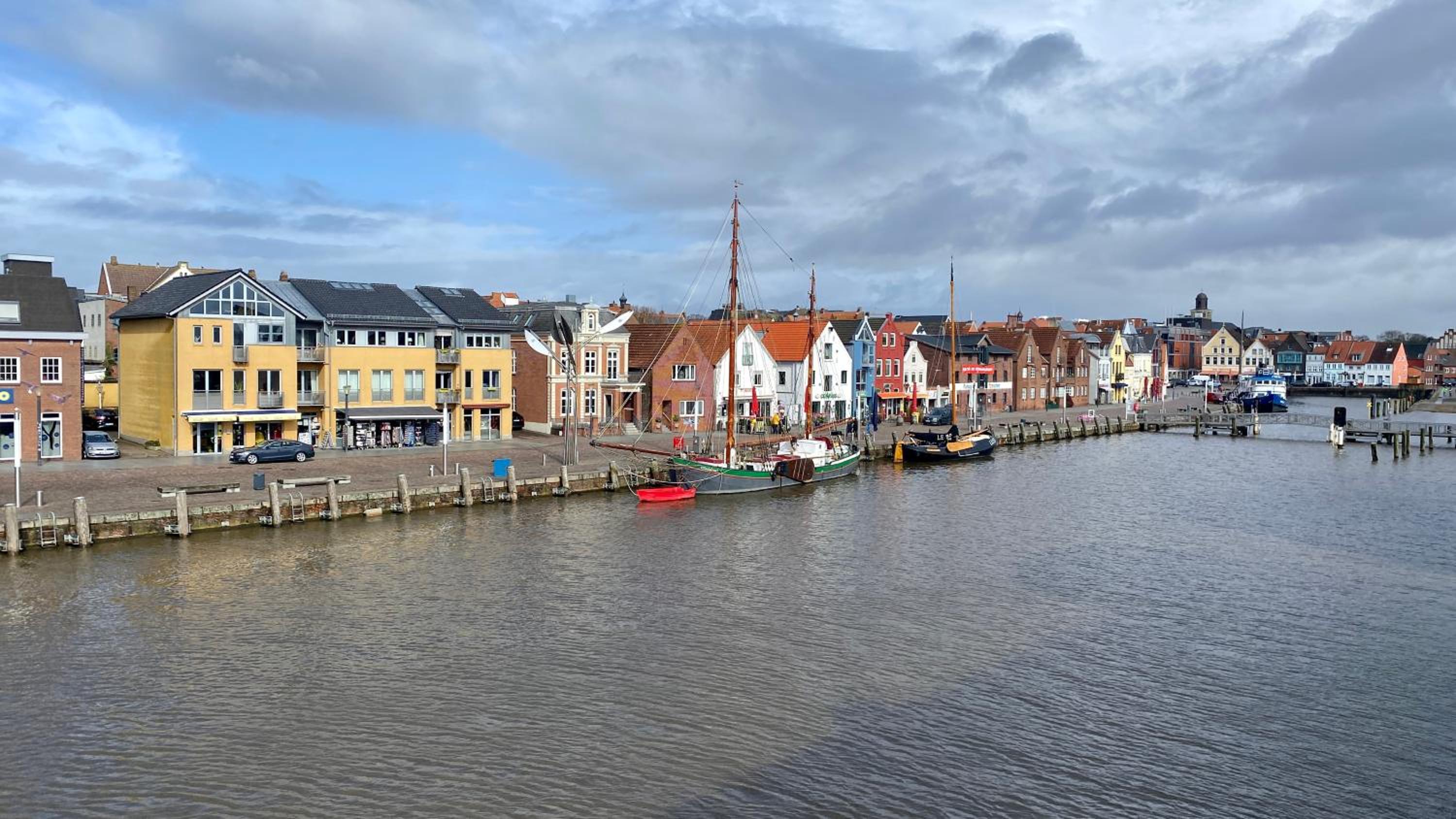 Simmerdeis am Hafen